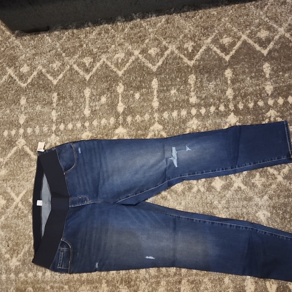 Old Navy maternity skinny jeans